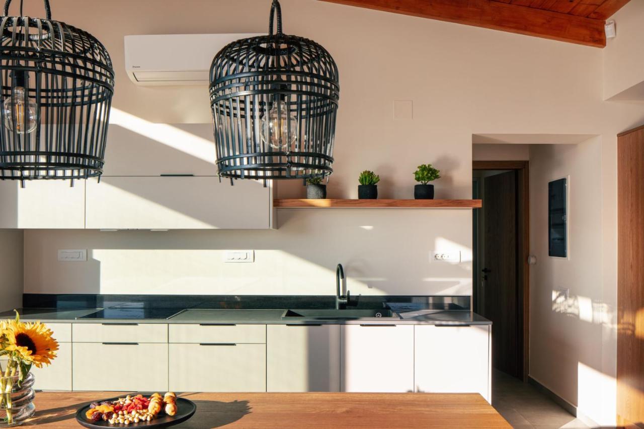 Villa Balance Gerani  Luaran gambar
