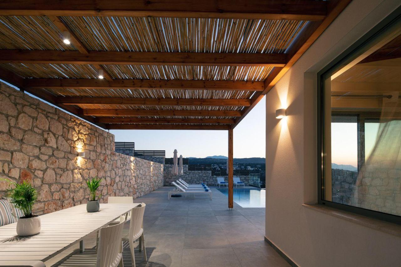 Villa Balance Gerani  Luaran gambar